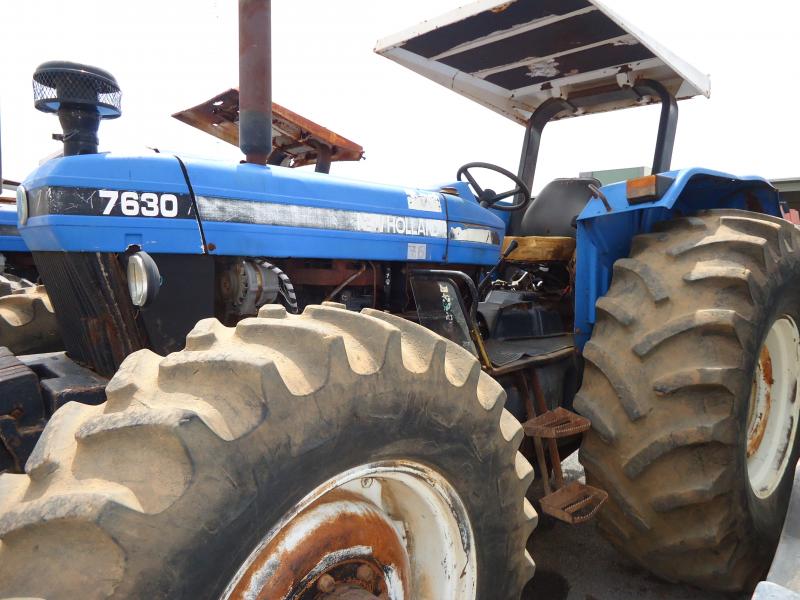 TRATOR NEW HOLLAND N°76 