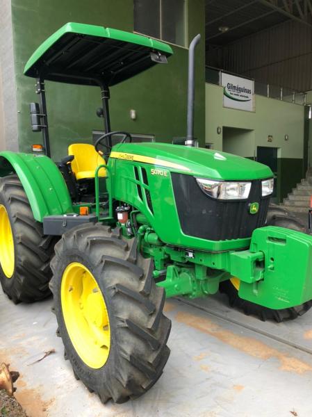 Trator John Deere 5070E