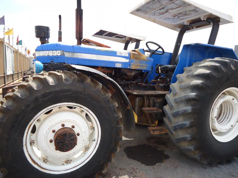 TRATOR NEW HOLLAND N°74 